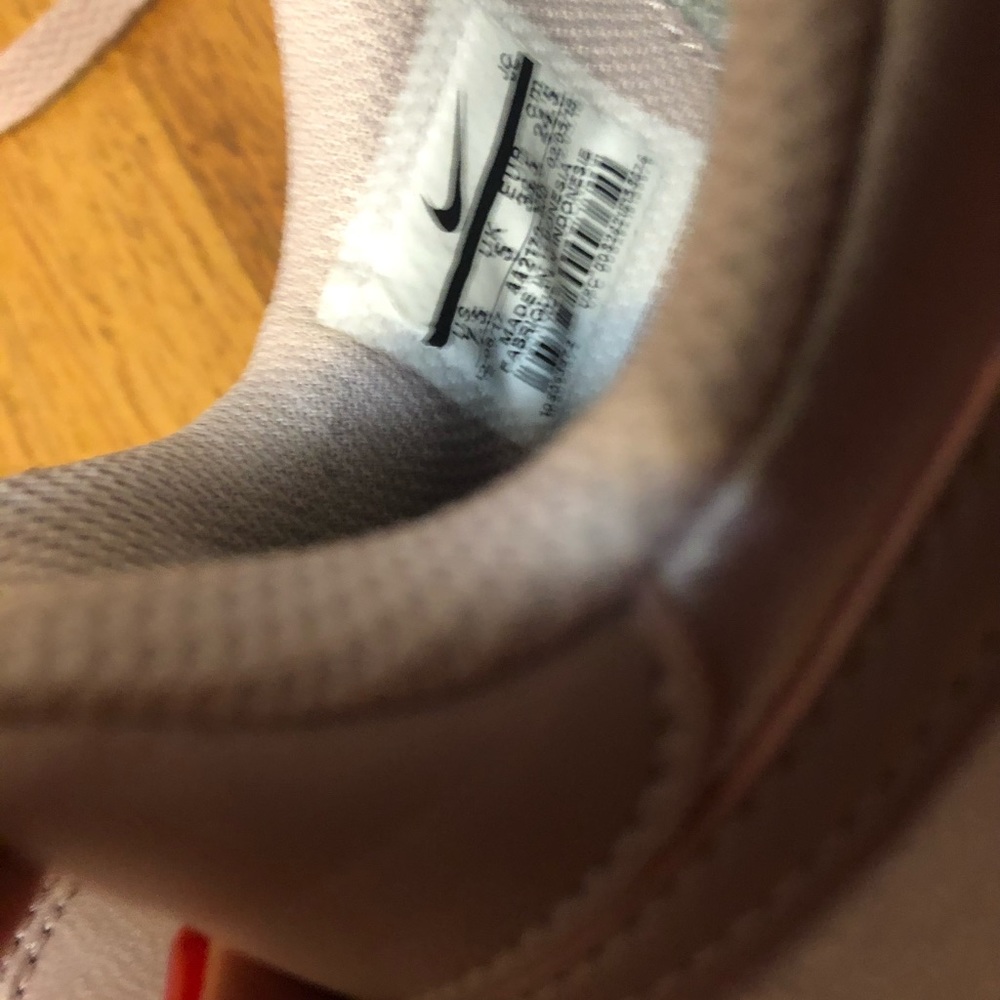 Nike sneakers, size 7.5 - Picture 5 of 5